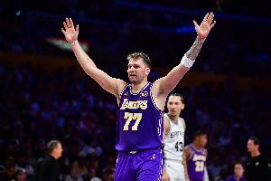 來(lái)自NBA官方的肯定！官方曬東契奇多項(xiàng)開(kāi)季豪華數(shù)據(jù)！