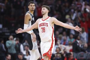 重坦推進(jìn)！申京背打碾壓文班 頂進(jìn)內(nèi)線強(qiáng)起打進(jìn)