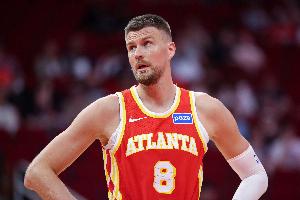 硬氣一把！波津接杰倫·約翰遜妙傳 籃下翻身直接隔扣巴雷特！