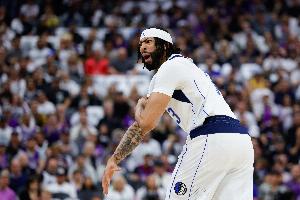 連續(xù)缺陣第4場(chǎng)！NBA杯獨(dú)行俠客戰(zhàn)灰熊 濃眉因左小腿拉傷缺席