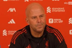 斯洛特：談冠軍還早著呢，上賽季剩10輪我們領(lǐng)跑8-10分都不穩(wěn)妥