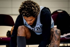 也要加入國產(chǎn)品牌陣營？索漢連續(xù)兩場比賽上腳國產(chǎn)球鞋