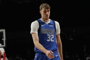 得分比科沃德少！弗拉格上半場7中4得10分2板2助1斷1帽