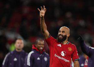 詹?。涸诼鼜厮固鼐瓢煽辞蚝軣狒[，熱刺和曼聯(lián)的差距在于姆伯莫