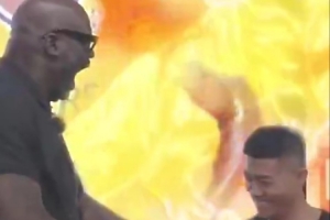 奧尼爾單手劈磚：我已經(jīng)學(xué)會(huì)中國(guó)功夫了 現(xiàn)在我就是功夫鯊魚