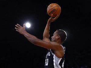 開(kāi)局狀態(tài)火熱！巴恩斯半場(chǎng)6中4&三分5中3拿到11分&其中首節(jié)9分