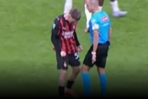 米體：戰(zhàn)羅馬，主裁判吉達(dá)疑似對薩56“犯規(guī)”但并未受到停賽處罰