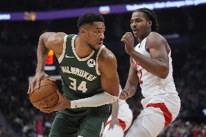 歷史第一！字母哥單賽季最快達(dá)成250+100+50