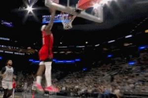 上上對(duì)抗！奧科吉貼身緊防文班不斷騷擾 直接搶斷快攻飛身輕扣