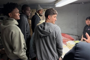 客場(chǎng)打馬刺！杜蘭特&阿門&謝潑德等人在圣安東尼奧閑逛被拍