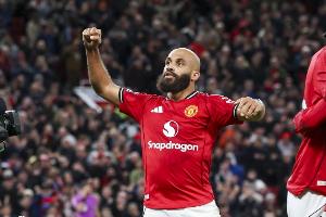 太陽(yáng)報(bào)：姆伯莫在等曼聯(lián)和喀麥隆足協(xié)談妥非洲杯征召事宜