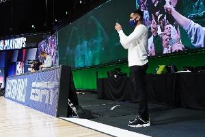 Shams：經常被威脅“你敢發(fā)這個我就干死你” 但還沒真的被打過