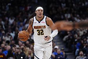 搶戲！內(nèi)史密斯搶板被犯規(guī)平拍倒地 休戰(zhàn)戈登場下抱怨吃T