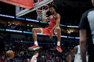 獨(dú)自苦苦支撐！墨菲半場(chǎng)高效9投6中得16分4板1助