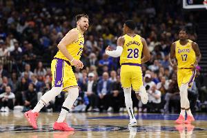 神仙打架！八村塁與東契奇互飆中場三分 雙方鏖戰(zhàn)3局盧卡“絕殺”