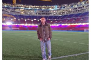 巴薩官方曬梅西參觀諾坎普照片：隨時(shí)歡迎你回家，里奧！