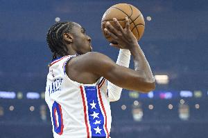 恩比德缺陣！76人對(duì)活塞先發(fā)：馬克西烏布雷埃奇庫(kù)姆沃特福德莊神