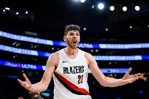 沒能得分！克林根半場2中0僅拿5籃板 2次犯規(guī)