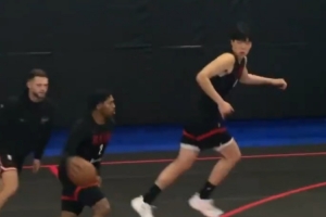 五連客進行中！開拓者官方分享球隊訓練花絮 楊瀚森接球上籃入鏡