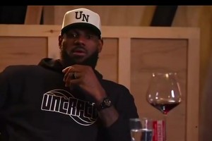 詹姆斯：大家都在為波什犧牲鳴不平，但你們問過他嗎，他是自愿的