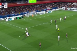 就是不倒！拉什福德在兩人包夾之下沖出包圍圈！