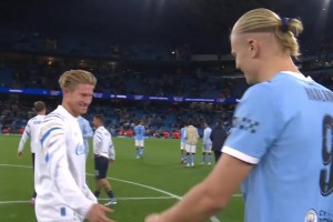 曼城球迷看到這一幕怎能不淚流滿面！哈蘭德賽后叫住德布勞內(nèi)敘舊