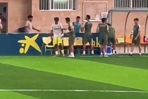 劉凱源這左右轉(zhuǎn)移真絲滑！全場盯他的是對手隊(duì)長2號??