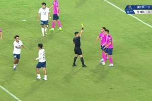 傳的漂亮頂?shù)木?！宿遷隊(duì)張文回頭望月助球隊(duì)先拔頭籌！