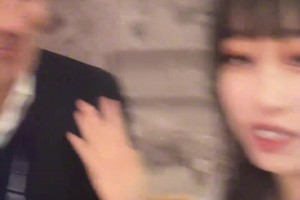 大老師竟然和切爾西傳奇名宿一起看球，今天妝容很美很漂亮呀??