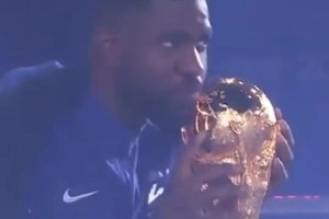 會(huì)后悔嗎？他用一針?lè)忾]帶走比利時(shí)黃金一代，也斷送了自己的生涯