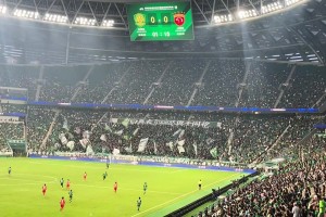 繼續(xù)支持！現(xiàn)場(chǎng)實(shí)拍：國安迎戰(zhàn)海港，工體上座率有所回暖