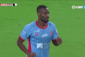 勝利被扳回一球！希拉門前俯身沖頂頭球破門！