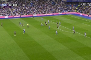 被隊友晃了！范赫克躲避不及將球擋進自家球門，熱刺2-2布萊頓