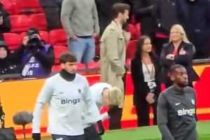 加納喬賽前熱身，遭曼聯(lián)主場球迷狂噓??