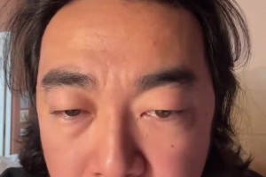 峰哥談?wù)材匪购邳c：硬捧布朗尼進NBA，變性打女籃商業(yè)價值更高！