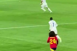 是真有天賦！當(dāng)年登貝萊這個(gè)神跑位，魔笛都看呆了??