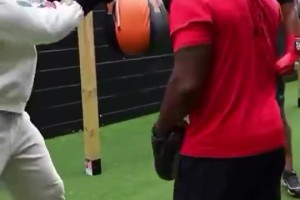 突然就要賽季報銷了??范喬丹休賽期還曾與主帥烏度卡合練拳擊！