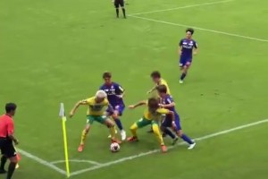 隊(duì)內(nèi)氛圍真好！登貝萊回巴黎分享金球，維蒂尼亞愛不釋手！