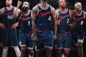 杜蘭特跳投，庫里的伸手只能防到腋下，這令人驚嘆的天賦啊