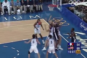 天賦盡顯！鮑爾高中時(shí)在五人包圍網(wǎng)中命中三分