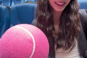 怎么帶綠帽子？??美娜現(xiàn)身中網(wǎng)現(xiàn)場：最愛網(wǎng)球擊球聲！