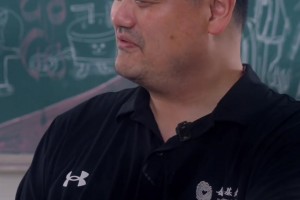 吧友們還記得2002年姚明新秀賽季的那支火箭陣容嗎？