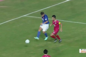 ??敢做動(dòng)作！蘇超鹽城球員這盤帶相當(dāng)瀟灑??！