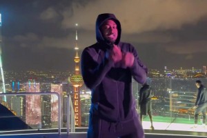 認(rèn)不出了！約翰-沃爾中國行在東方明珠邊上尬舞：跳的最好一次了