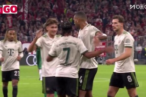 拜仁1-0領(lǐng)先！奧利塞右路傳中，塔腳后跟打門折射入網(wǎng)！