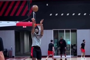 沒有參加勇士的迷你訓(xùn)練營！庫明加自己又在單練了