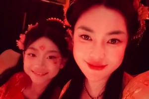 還是挺美的哈！劉維偉前妻帶女兒身穿漢服體驗(yàn)宮廷玉液酒~