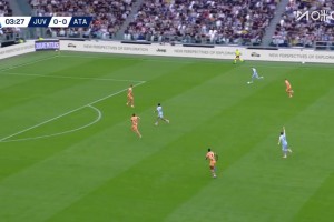 這都不傳？庫普梅納斯斷球小角度低射被撲！奧蓬達(dá)包抄空門跪地了