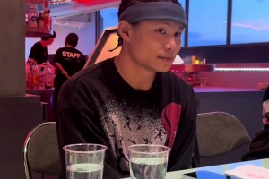 一般人搞不定！科密參加半程馬拉松以雙手運(yùn)球方式完賽致敬科比