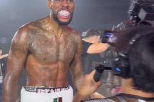 真猛??！威姆斯在八角籠輕松擊敗惡鼠取勝！后者被擊倒+頭破血流